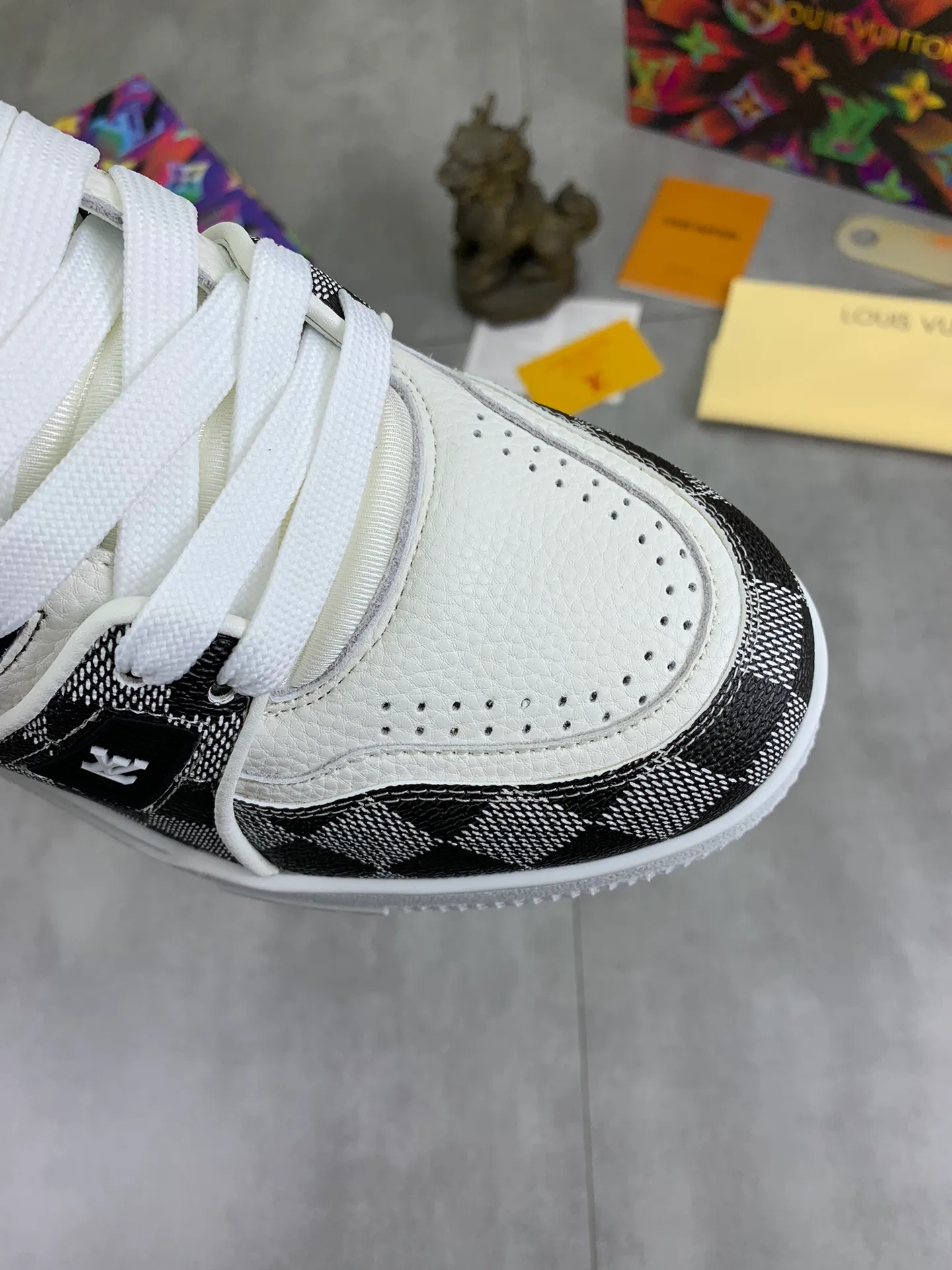 Men's shoes 💰P580 New style 💰💎💎Latest color High version 2025Louis*Vuitto* LV Traine Catwalk TRAINER outsole and fabric private model A shoe that definitely costs a lot of money and effort. This series was designed after the arrival of Vifgil. It is favored by many fans every season. Original TPU outsole Original packaging Men's size: 38-45 (46 can be customized) Color: 2️⃣ colors available (available from stock, super fast delivery)